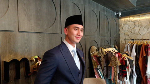 Aktor Sekaligus Politisi Verrel Bramasta Usai Dilantik Jadi Anggota DPR RI. Foto: Aprilandika Pratama/kumparan