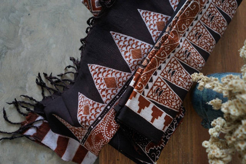 Batik motif khas Lampung dengan pewarnaan alami. | Foto: Siger Batik Lampung