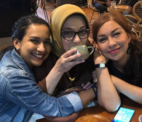 Shahnaz Haque bersama Marissa Haque dan Soraya Haque.  Foto: Instagram/@shahnaz.haque