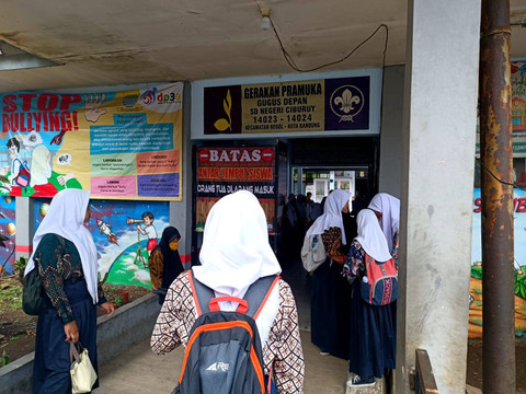 Suasana SMPN 60 Bandung, di Jalan Ciburuy, Kecamatan Regol, Rabu (2/10). Foto: Robby Bouceu/kumparan