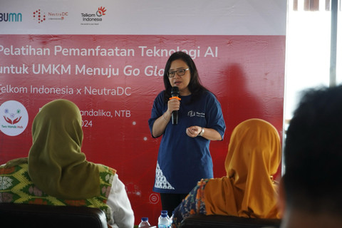 VP Business & Product NeutraDC Irene Johana Rosidi menjelaskan mengenai rahasia di balik ekosistem AI saat memberikan pelatihan pada pelatihan 