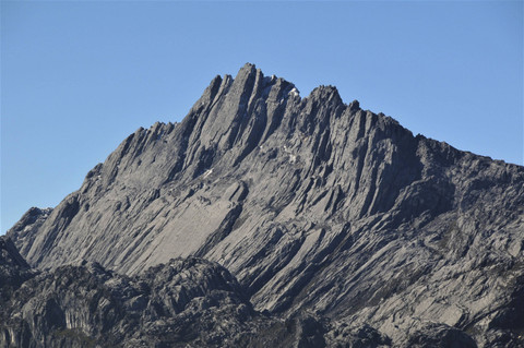 Puncak Jaya Gunung Cartenz Foto: Gustian Ag Photography/Shutterstock