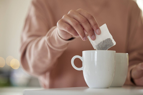 Ilustrasi teh celup. Foto: PeopleImages.com - Yuri A/Shutterstock