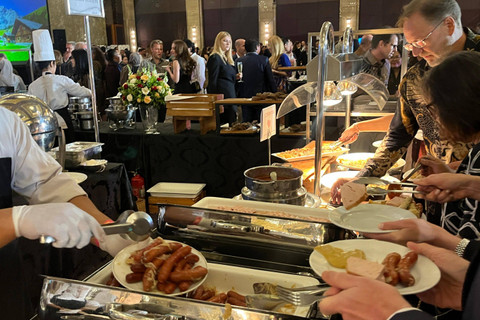 Stall makanan khas Jerman di Peringatan Penyatuan Jerman 2024 di Hotel Kempinsky Jakarta, Rabu (2/10/2024). Foto: Tiara Hasna/kumparan