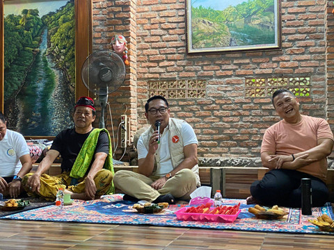Cagub Jakarta Ridwan Kamil di Padepokan Condet Ciliwung, Jakarta Timur pada Kamis (3/10). Foto: Abid Raihan/kumparan