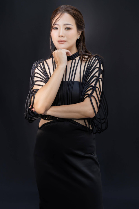 Marina Adia Raih Asia's Most Excellent Hairstylist Award 2024 di Malaysia