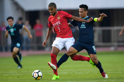 Penyerang naturalisasi Timnas China, Alan Carvalho. Foto: China Out/AFP