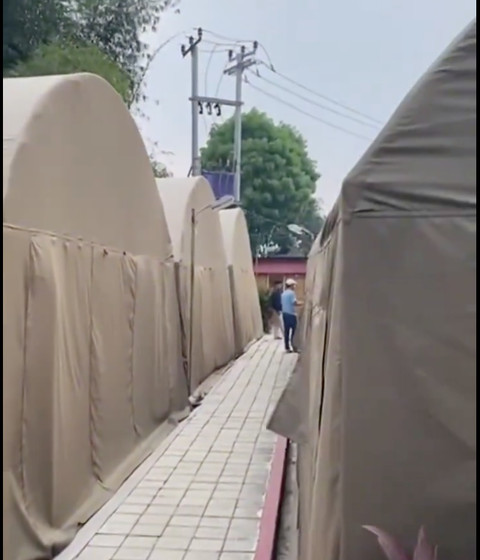 Tenda-tenda peserta diklat anggota DPR terpilih dari Gerindra di Hambalang, September 2024. Foto: X/@habiburokhman