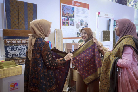 Kementerian Koperasi dan UKM menggelar pameran tahunan Cerita Nusantara 2024 bertajuk 'Dari Indonesia untuk Dunia' di Istora Senayan, Jakarta, pada (27-29/9/2024). Foto: Dok. Humas KemenkopUKM