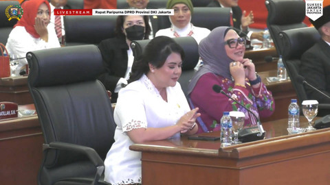 Wakil Ketua DPRD Jakarta Ima Mahdiah (baju putih) dan Rany Mauliani (baju ungu) di Ruang Paripurna DPRD Jakarta, Jakarta, Jumat (4/10/2024). Foto: Youtube/DPRD Provinsi DKI Jakarta