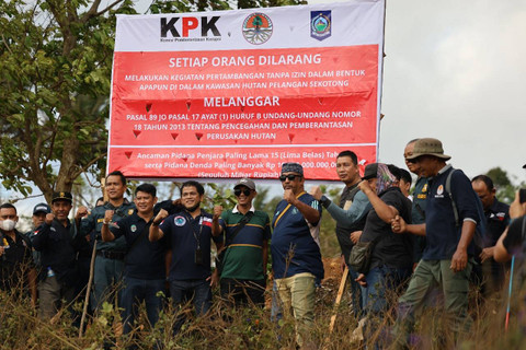 Direktorat Koordinasi dan Supervisi (Korsup) KPK Wilayah V melakukan pendampingan kepada Pemprov Nusa Tenggara Barat (NTB) tertibkan tambang emas ilegal di Kecamatan Sekotong, Lombok Barat, Jumat (4/10/2024). Foto: KPK