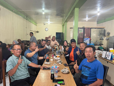 Calon Wakil Gubernur Kalbar, Didi Haryono saat ngopi bareng tokoh masyarakat Sanggau. Foto: Yulia Ramadhiyanti/Hi!Pontianak