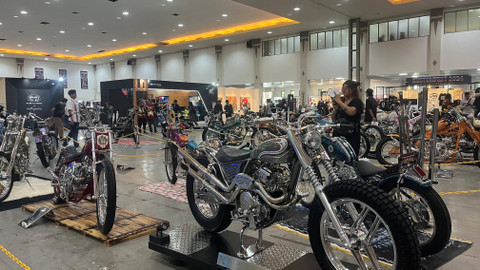 Motor yang dipamerkan saat KUSTOMFEST 2024 di JEC, 5-6 Oktober 2024. Foto: Nawalre Bujanadi