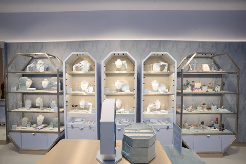 Butik Swarovski di Grand Indonesia dibuka kembali dengan desain baru. Foto: Dok. Swarovski