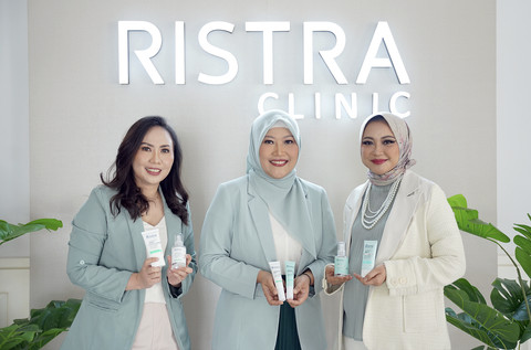 dr. Vidyani Adiningtyas, Sp.DVE (paling kanan) saat Sesi Media Discussion Ristra Clinic. Foto: Dok. Ristra Clinic