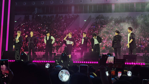 Boy grup Ateez saat tampil di City Camp 2024 yang digelar di Indonesia Arena Gelora Bung Karno (GBK), Sabtu (5/10). Foto: Ela Nurlaela/kumparan