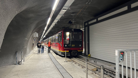 Kereta yang membawa kami ke Jungraujoch. Kereta ini merupakan Jungfrau Railway. Foto: Reza Aditya Ramadhan/kumparan