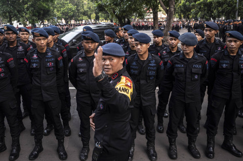 Sejumlah personel Korps Brimob Polri mengikuti apel pengamanan debat pertama pasangan Calon Gubernur dan Wakil Gubernur DKI Jakarta tahun 2024 di JIExpo Kemayoran, Jakarta, Minggu (6/10/2024).