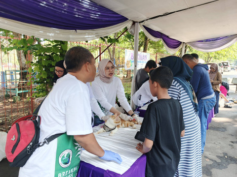 Proses Vaksinasi Rabies Kucing, oleh Tim dokter hewan dalam peringatan Hari Rabies Sedunia di di Fakultas Pertanian Universitas Lampung | Video : Eka Febriani / Lampung Geh