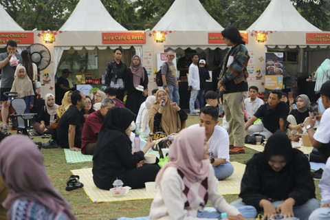 Suasana kumparan Pesta Nasgor 2024 hari kedua di kumparan Pesta NasGor di Bintaro Xchange, Tangerang, Minggu (6/10/2024). Foto: Iqbal Firdaus/kumparan