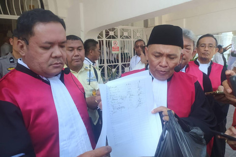 Johnicol Richard Frans Sine dan Sibali di PN Makassar, Senin (7/10/2024). Foto: kumparan