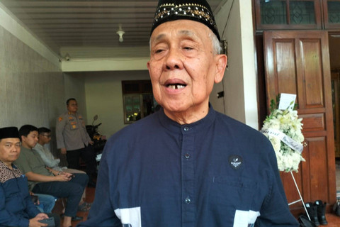 Muhammad Fachruddin, ayahanda Kapolres Boyolali AKBP Muhammad Yoga Buana Dipta saat ditemui di rumah duka di Depok, Senin (7/10/2024). Foto: kumparan