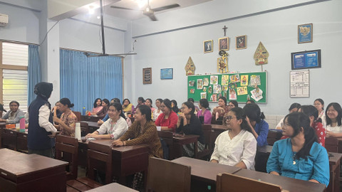 Kemenkeu Mengajar 9 di SMA Stella Duce 1 Yogyakarta, Senin (7/10). Foto: Nawalre Bujanadi/Pandangan Jogja