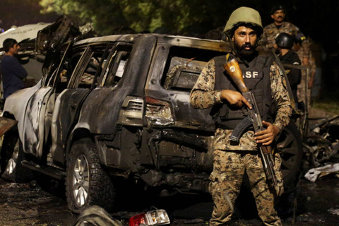 Ilustrasi Anggota Pasukan Keamanan Bandara ASF Pakistan. Foto: Shakil Adil/REUTERS