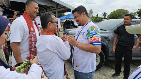 Cagub Sumut Bobby Nasution saat kampanye di Kabupaten Toba, Senin (7/10/2024). Foto: Dok. Istimewa