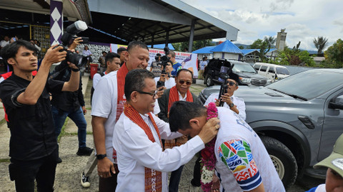 Cagub Sumut Bobby Nasution saat kampanye di Kabupaten Toba, Senin (7/10/2024). Foto: Dok. Istimewa