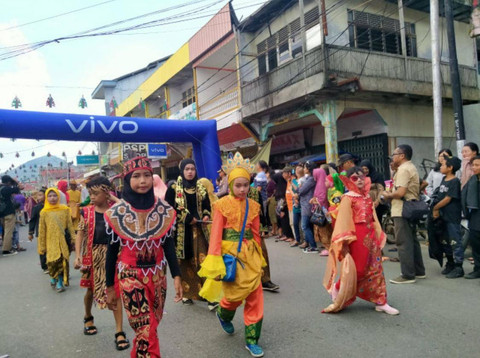 Kirab Budaya yang menampilkan 3 etnisi di Pontianak: Cina, Dayak dan Melayu. Foto: Dok. Hi!Pontianak