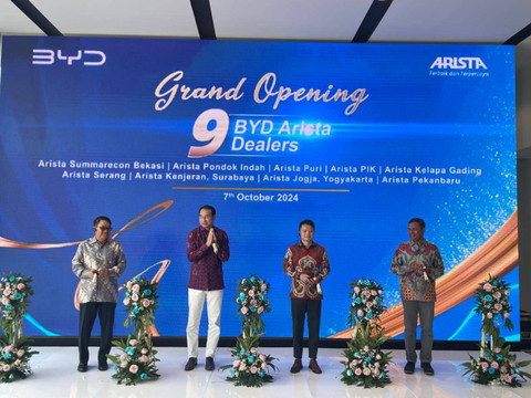 Seremoni PT BYD Motor Indonesia bersama dengan PT Arista Elektrika Indonesia dari Arista Group meresmikan 9 diler serentak, salah satunya di Summarecon Bekasi, Senin (7/10/2024). Foto: Sena Pratama/kumparan