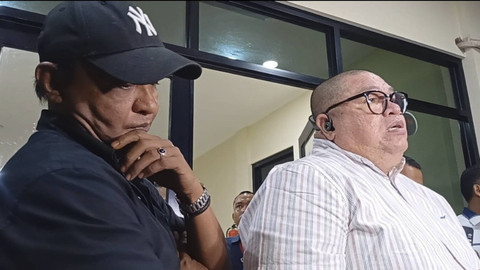 Razman mendampingi keluarga Vadel Badjideh melaporkan Nikita Mirzani di Polres Metro Jakarta Selatan, Senin (7/10/2024). Foto: Vincentius Mario/kumparan