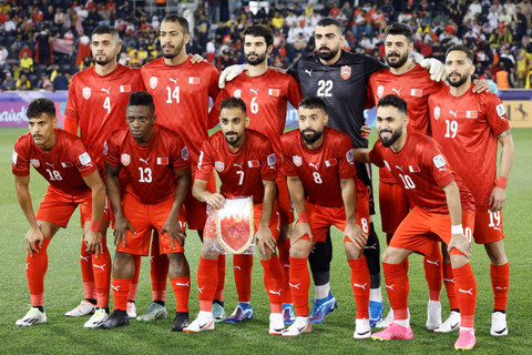 Pemain Timnas Bahrain saat pertandingan Grup E Piala Asia 2023. Foto: Karim Jaafar / AFP