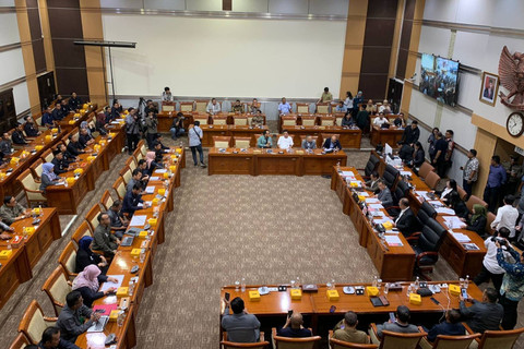 Suasana audiensi DPR dengan perwakilan Solidaritas Hakim Indonesia (SHI) di Ruang Rapat Komisi III DPR, Jakarta, Selasa (8/10/2024). Foto: Luthfi Humam/kumparan