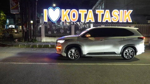 Eco Journey kumparan saat Toyota Kijang Innova Zenix melintas di Tasikmalaya. Foto: Dok. kumparan