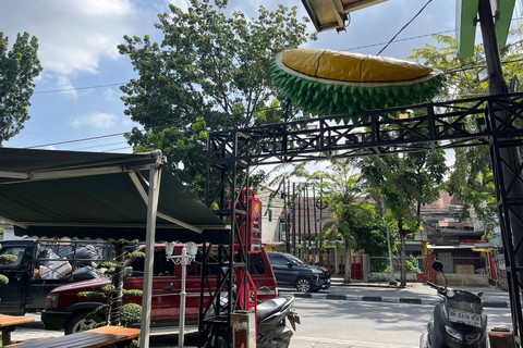 Suasana Si Bolang Durian, lokasi Wakil Ketua DPRD Tapteng Camelia dan Cabup Tapteng Masinton Pasaribu ribut-ribut. Foto: Tri Vosa/kumparan