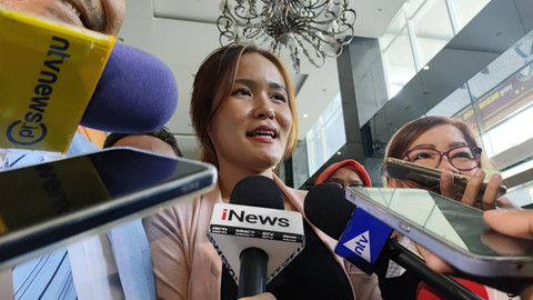 Jessica Kumala Wongso menjawab pertanyaan awak media saat mendatangi Pengadilan Negeri Jakarta Pusat di Jakarta, Rabu (9/10/2024). Foto: Jonathan Devin/kumparan