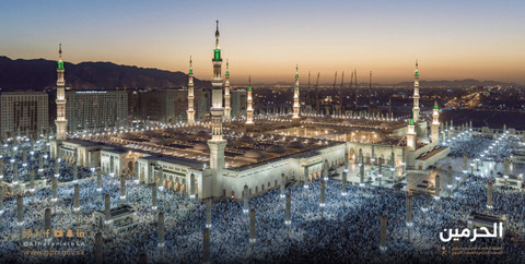 Masjid Nabawi di Madinah saat malam menjelang. Foto: X/@alharamainSA