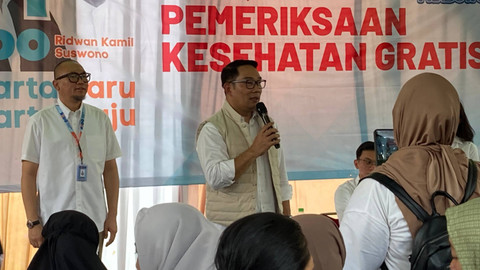 Calon Gubernur Jakarta Ridwan Kamil menyambangi pemeriksaan kesehatan gratis yang diselenggarakan Kesira (Kesehatan Indonesia Raya), Jakarta Barat, Kamis (10/10/2024). Foto: Alya Zahra/Kumparan