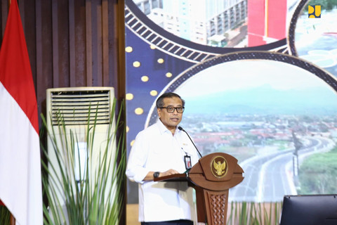 Sekretaris Jenderal Kementerian PUPR Mohammad Zainal Fatah pada serah terima Barang Milik Negara (BMN) Kementerian PUPR Tahun 2024 di Auditorium Kementerian PUPR, Jakarta, Kamis (10/10/2024). Foto: Dok. Kementerian PUPR