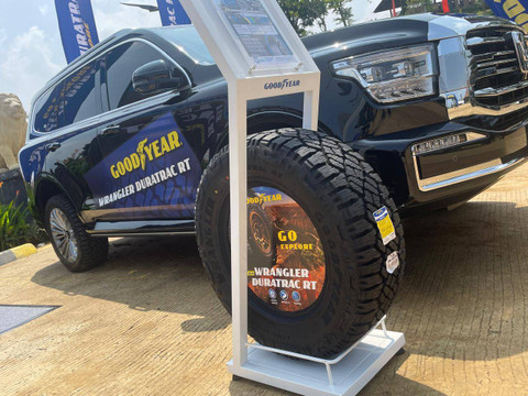 Produk baru ban mobil off road, Goodyear Wrangler Duratrac R/T di Indonesia. Foto: Sena Pratama/kumparan