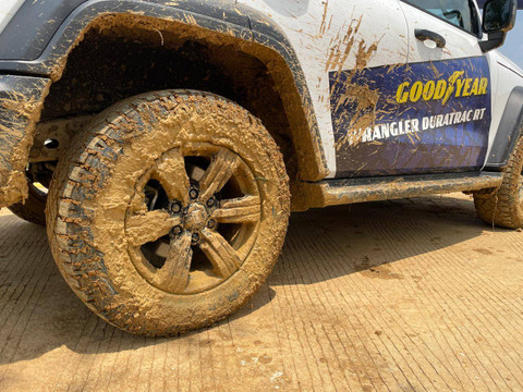Produk baru ban mobil off road, Goodyear Wrangler Duratrac R/T di Indonesia. Foto: Sena Pratama/kumparan