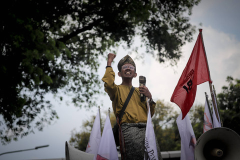 Sejumlah elemen masyarakat menggelar unjuk rasa di sekitar Patung Kuda, Jakarta Pusat, Jumat (11/10/2024). Foto: Jamal Ramadhan/kumparan