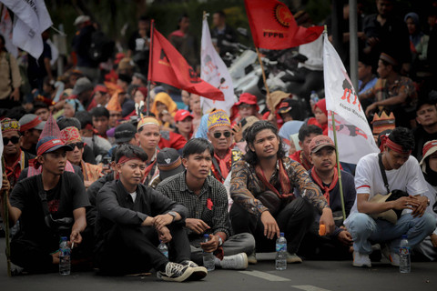 Sejumlah elemen masyarakat menggelar unjuk rasa di sekitar Patung Kuda, Jakarta Pusat, Jumat (11/10/2024). Foto: Jamal Ramadhan/kumparan
