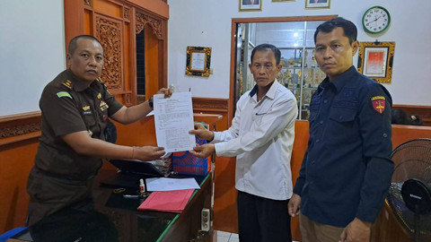 Kasi Pidsus Kejari Klungkung, Putu Iskadi Kekeran (kiri). Dok: Kejari Klungkung