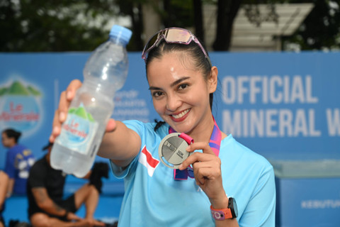 Ririn Ekawati menjadi finisher Jakarta Running Festival 2024. Foto: dok. Le Minerale