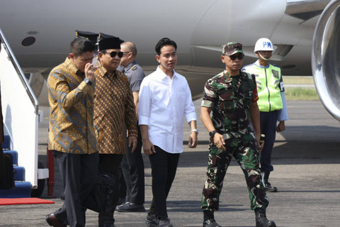 Wapres Terpilih Gibran Rakabuming Raka menjemput Presiden Terpilih Prabowo Subianto di Bandara Adi Soemarmo Boyolali, Minggu (13/10/2024). Foto: Dok. Istimewa