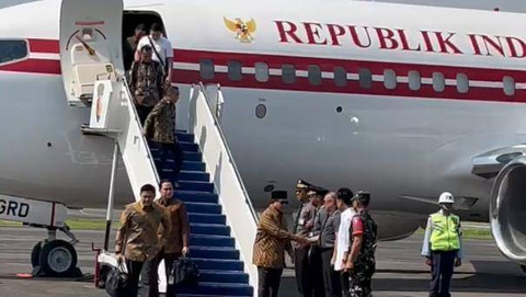 Presiden Terpilih Prabowo Subianto disambut Wapres Terpilih Gibran Rakabuming Raka di Bandara Adi Soemarmo Boyolali, Minggu (13/10/2024). Foto: Dok. Istimewa