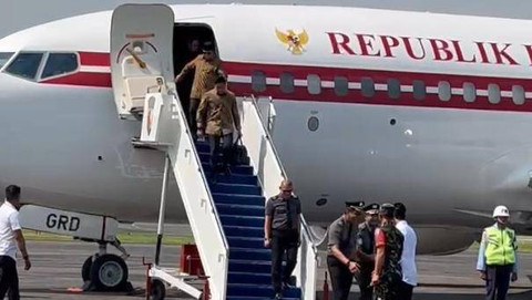 Presiden Terpilih Prabowo Subianto disambut Wapres Terpilih Gibran Rakabuming Raka di Bandara Adi Soemarmo Boyolali, Minggu (13/10/2024). Foto: Dok. Istimewa